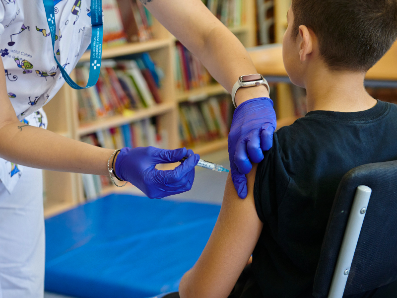 Vacunació contra el VPH a l'escola Roser Capdevila de Polinyà