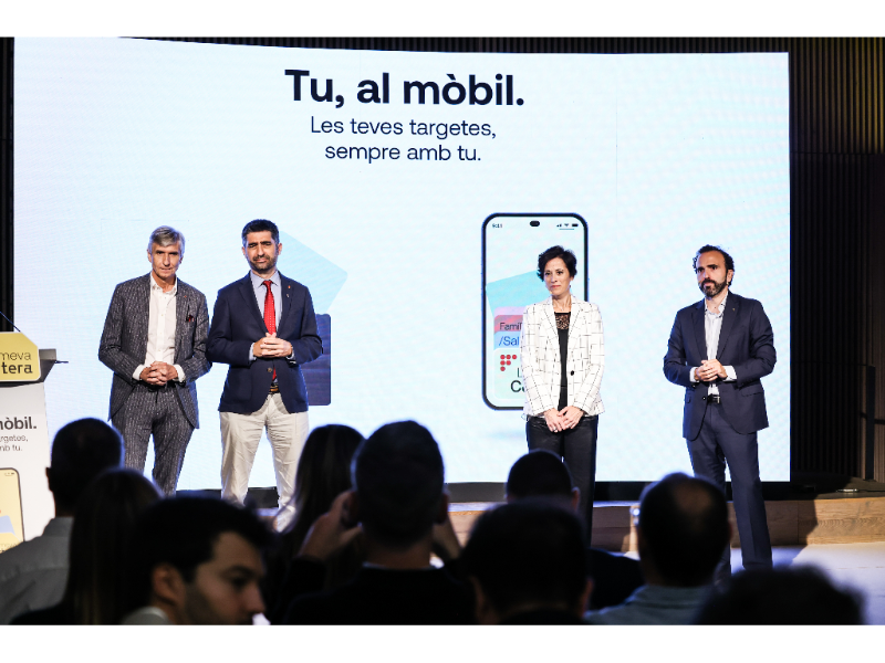 El vicepresident Puigneró i el conseller Argimon durant la presentació de 'La meva cartera', el moneder digital de Catalunya per portar les targetes al mòbil
