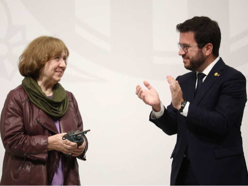 El president ha lliurat el Premi Interancional  a Svetlana Aleksiévitx (Autor: Jordi Bedmar)