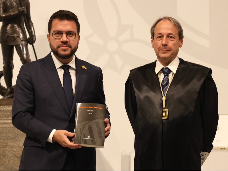 El president Aragonès amb el president de la Comissió Jurídica Assessora, Jaume Vernet