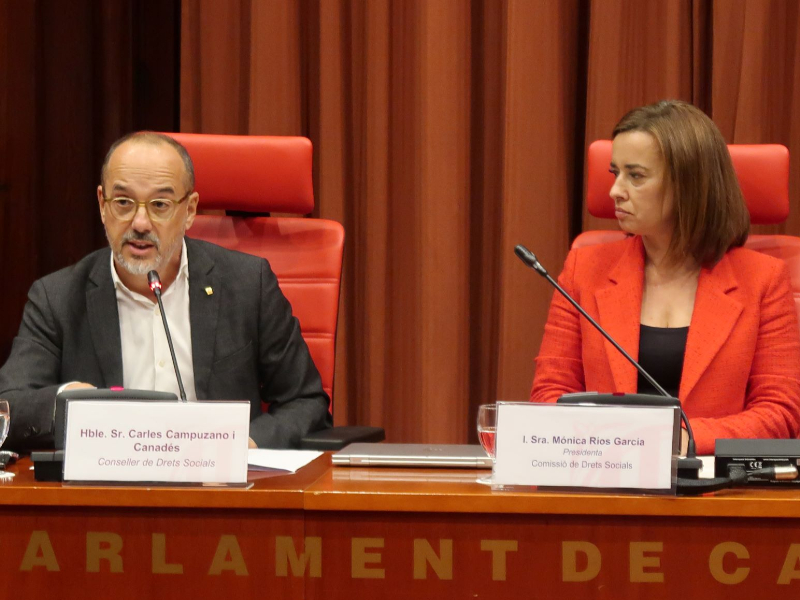 El conseller Carles Campuzano i la presidenta de la comissió, Mónica Ríos.