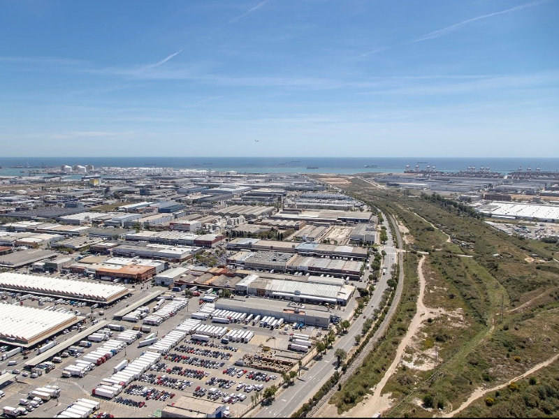 La Terminal Logística Intermodal del Port de Barcelona, amb 68 ha d’extensió, s’ubicarà a la part sud del recinte portuari.
