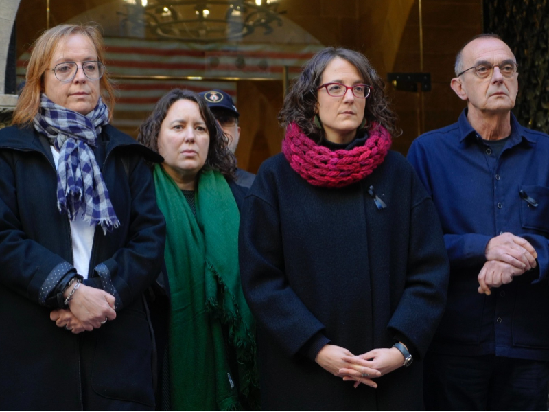Minut silenci plaça Paeria Lleida pel feminicidi