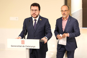 El president Aragonès i el conseller Campuzano durant la seva intervenció (autor: Rubén Moreno)