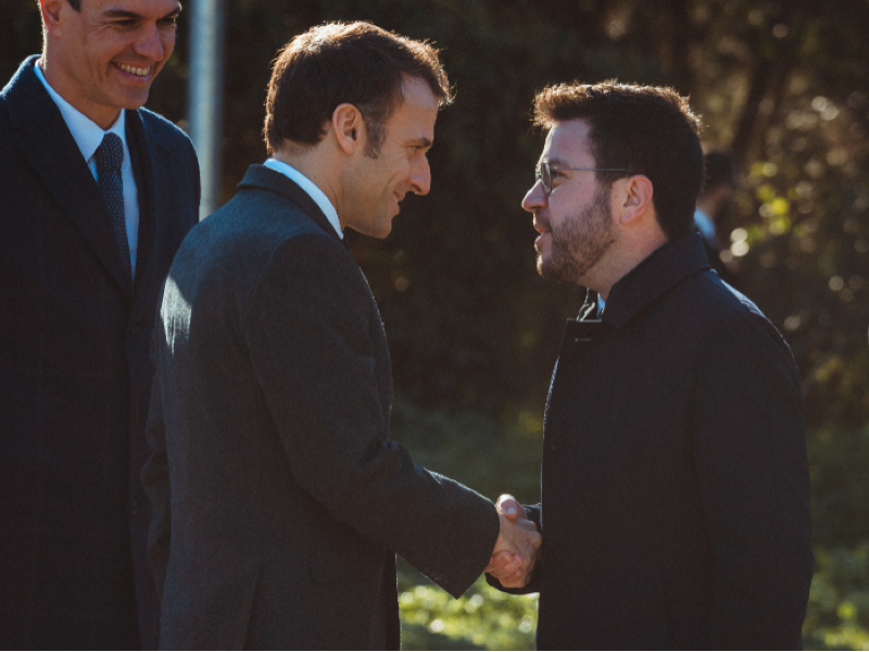 El president Aragonès saluda el president Macron