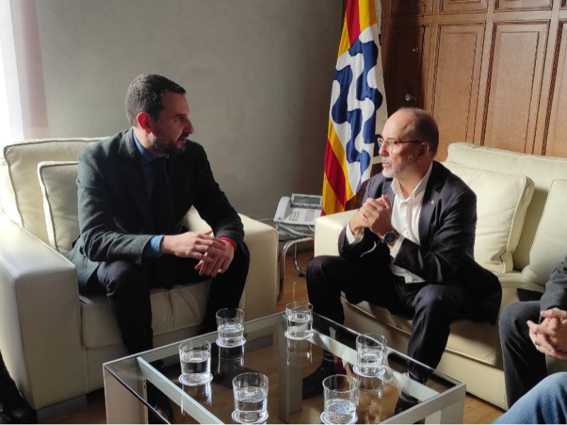 El conseller amb l'alcalde de Badalona