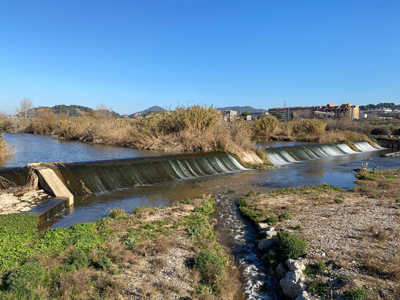 Punt del riu Llobregat, a l'altura de Sant Vicenç dels Horts, on s'està aportant aigua regenerada.