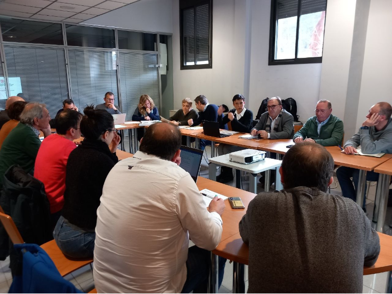 Moment de la reunió aquest matí a Lleida entre els representants del Departament i els del sector avícola