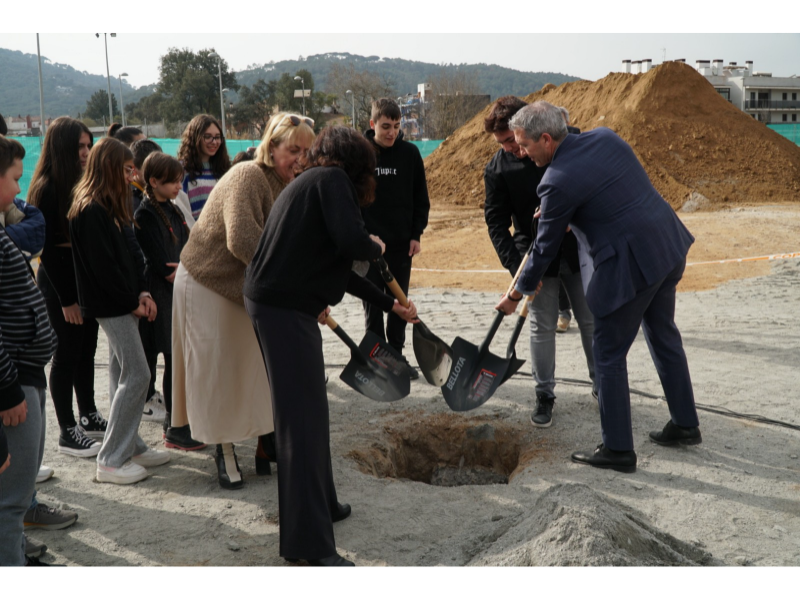 El conseller d'Educació col·loca la primera pedra de l'Institut Els Roures de Dosrius