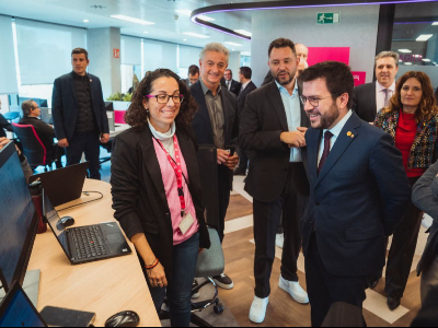 El president i la consellera, durant la visita a les noves instal·lacions de T-Systems. Autor: Jordi Bedmar