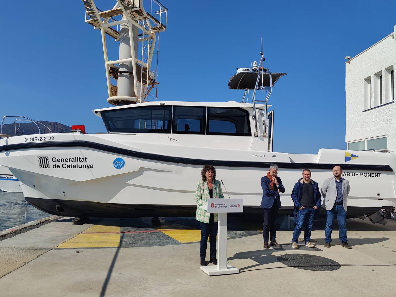 La consellera Jordà presentant el nou equipament destinat a la recerca oceanogràfica