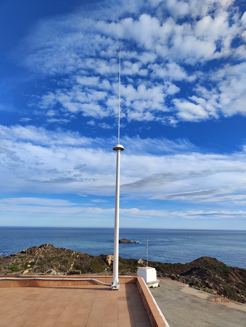 El primer radar ha estat cofinançat amb el Fons Europeu Marítim i de la Pesca i va entrar en funcionament a finals de 2022 (cap de Creus - Cadaqués