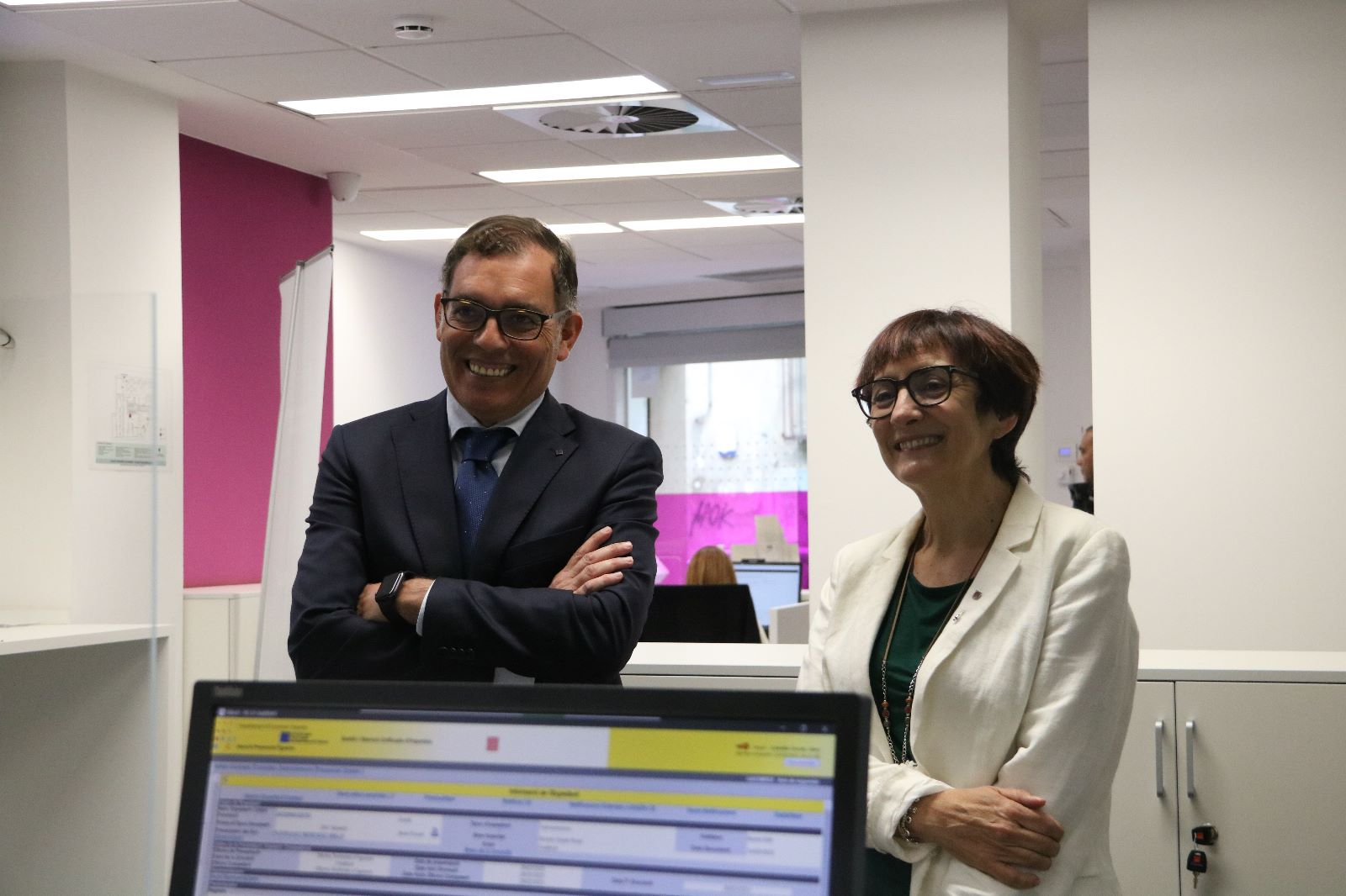 La secretària d’Hisenda i presidenta de l’ATC, Marta Espasa, i el director de l’Agència,  Eduard Vilà, durant la visita a Figueres