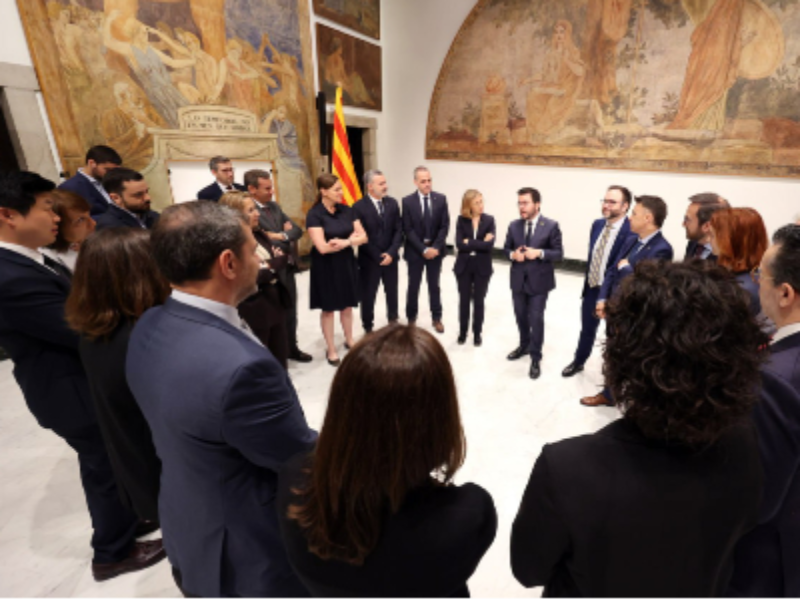 The head of the Executive received the Catalan Government¿s foreign delegates at the Palau de la Generalitat, as part of the twice-yearly in-person meeting in Barcelona