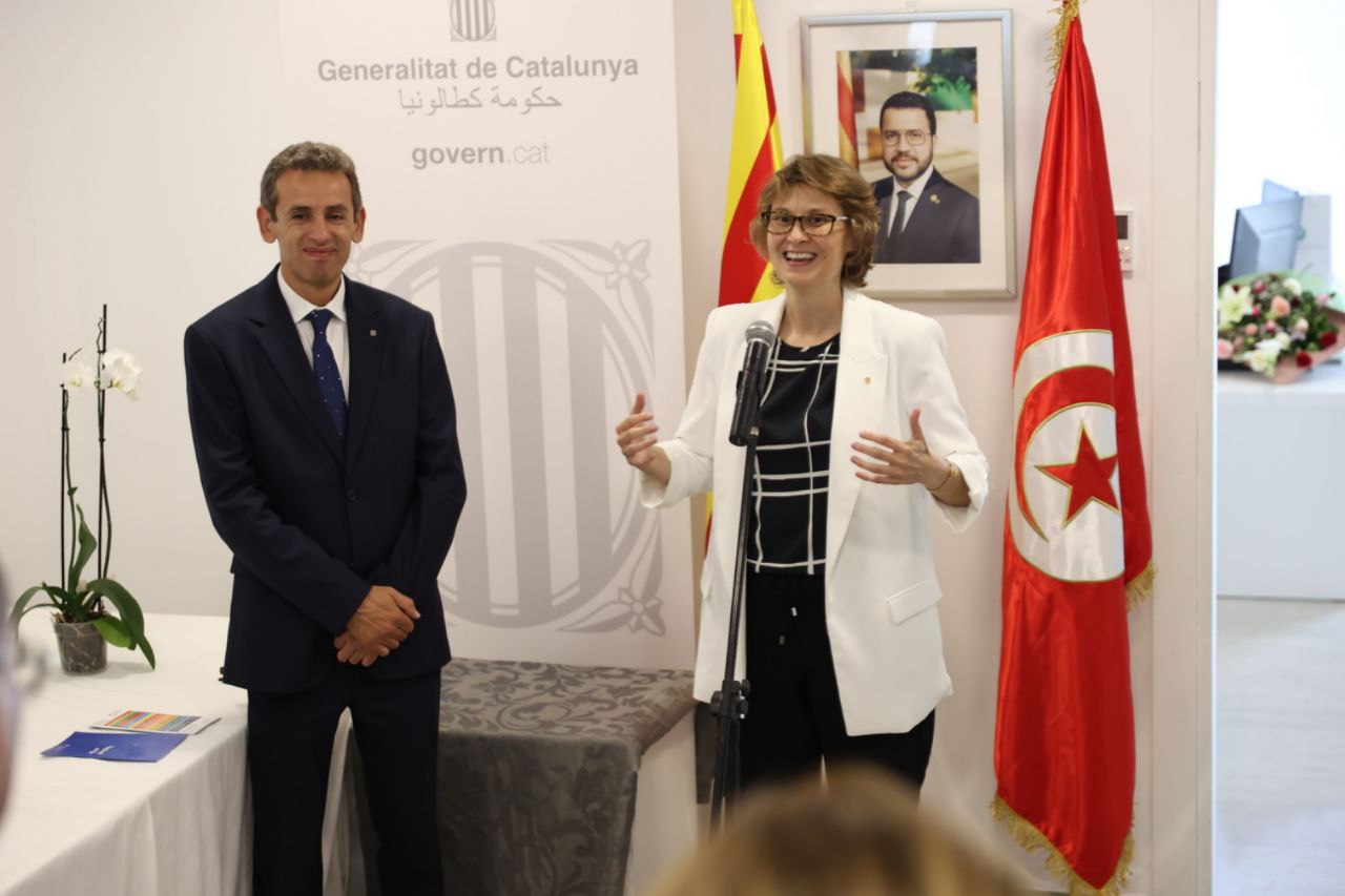 La consellera Meritxell Serret i el delegat del Govern al Nord d'Àfrica, Ahmed Benallal, a la inauguració de la Delegació a Tunis.