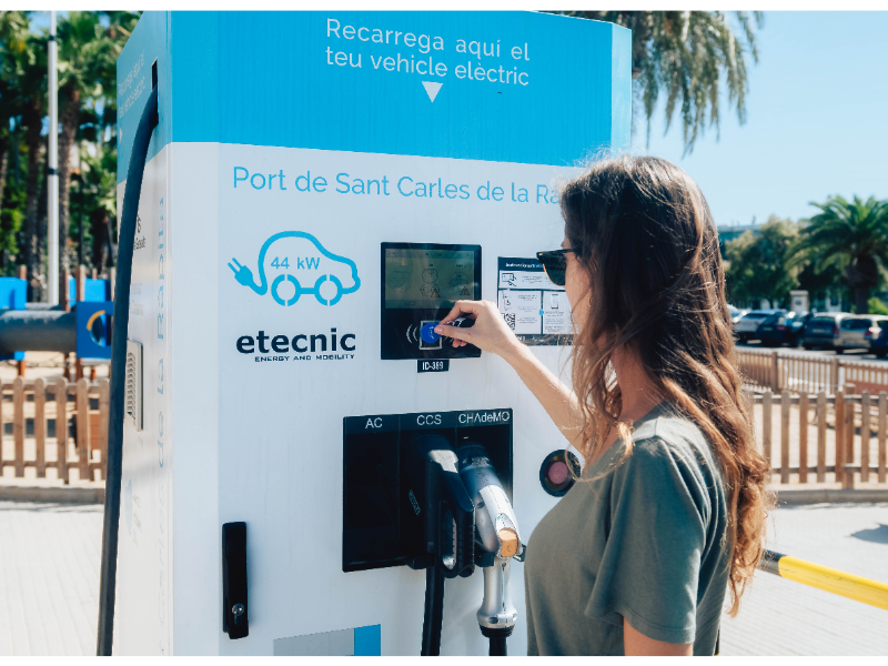 L¿empresa catalana etecnic introdueix al Regne Unit el seu sistema de gestió en 500 punts de recàrrega per a vehicles elèctrics