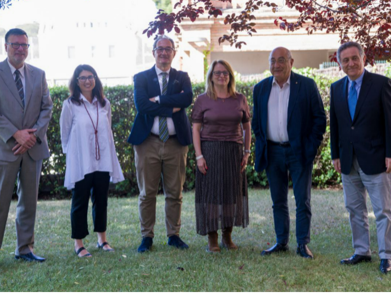 El conseller de Recerca i Universitats, Joaquim Nadal i Farreras, s'ha reunit avui amb l'equip de govern de la Universitat Ramon Llull (URL).
