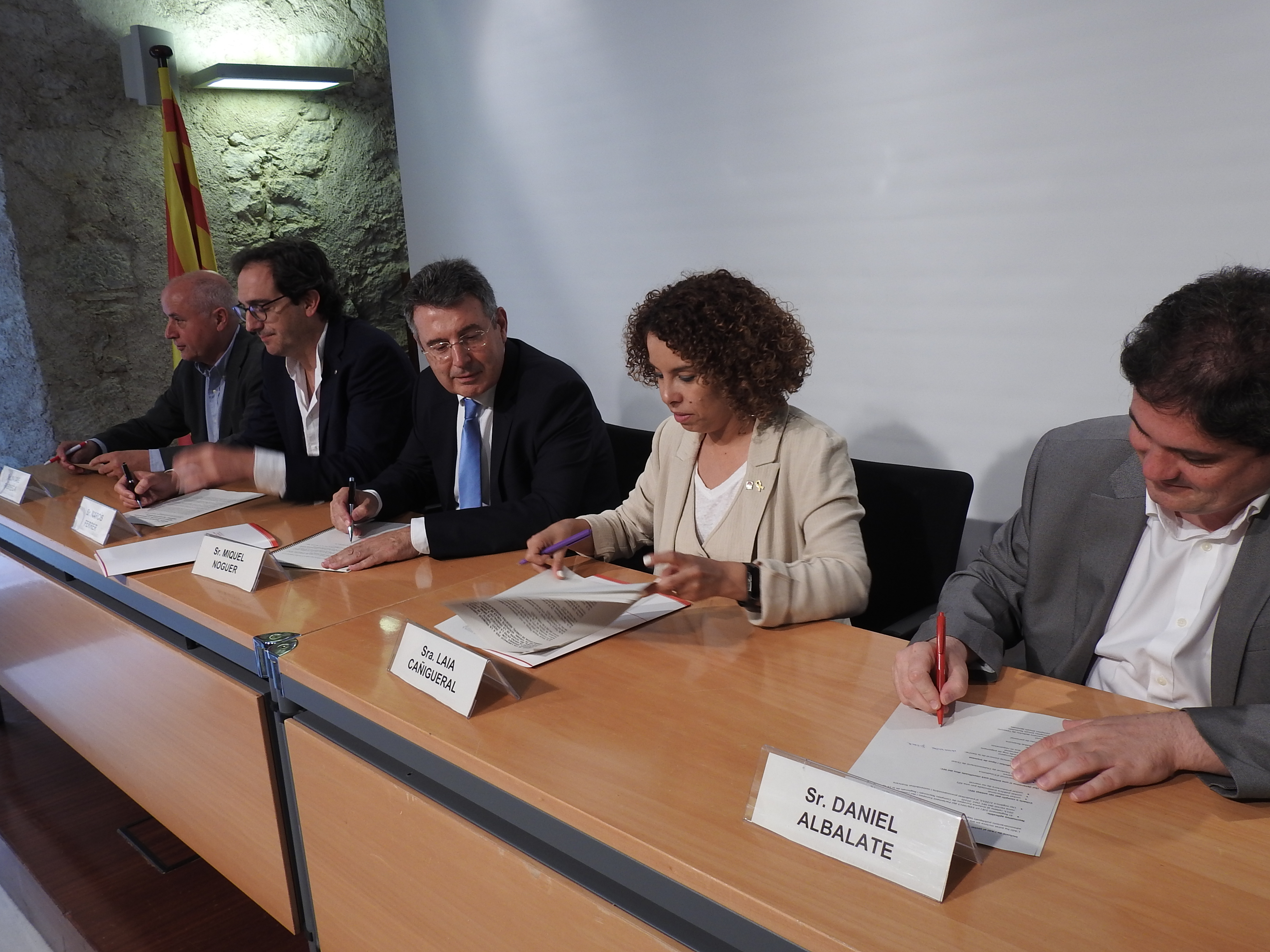 Signatura del conveni entre la Generalitat de Catalunya, la Diputació de Girona i la Cambra de Comerç de Girona per impulsar l'aeroport.