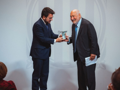 El president ha lliurat el premi a Joseph E. Stiglitz (autor: Arnau Carbonell)