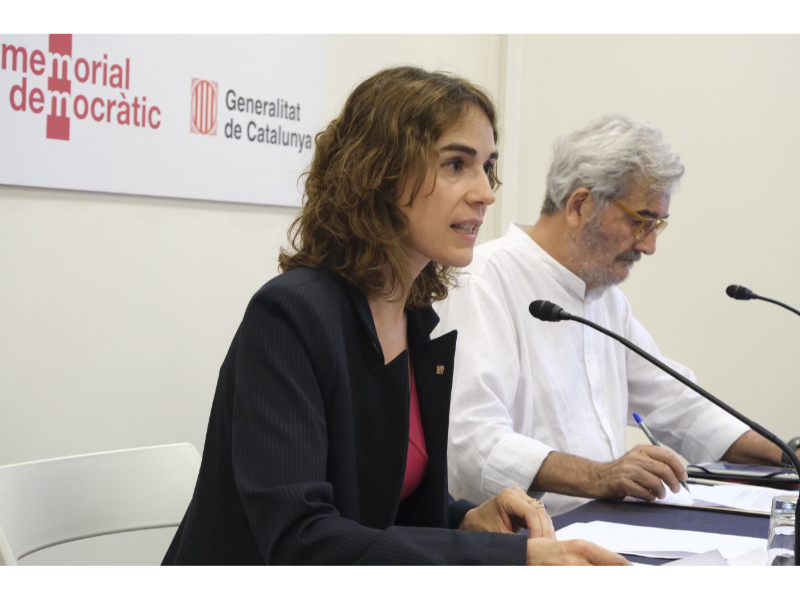 La consellera Ubasart durant la roda de premsa, amb Carles Vallejo