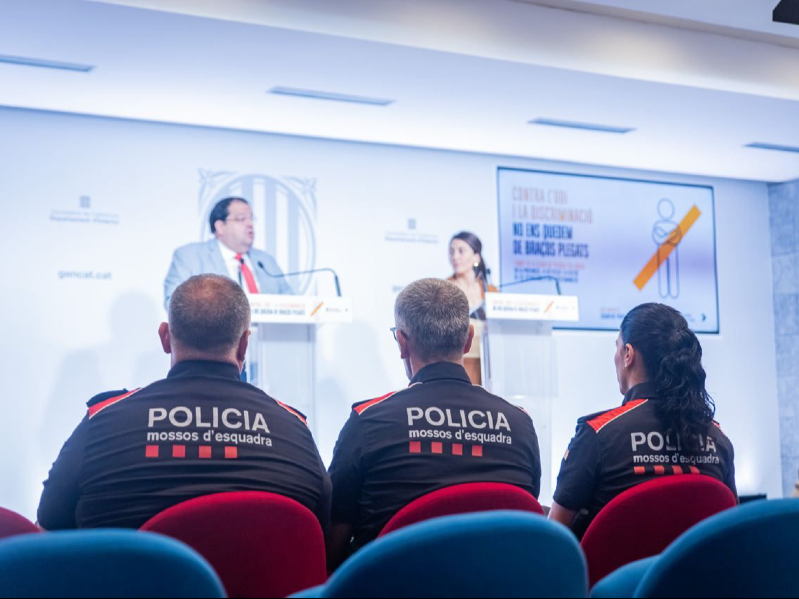 Imagen del artículo Interior presenta un nou protocol adreçat a la seguretat privada per prevenir i detectar situacions d'odi i discriminació