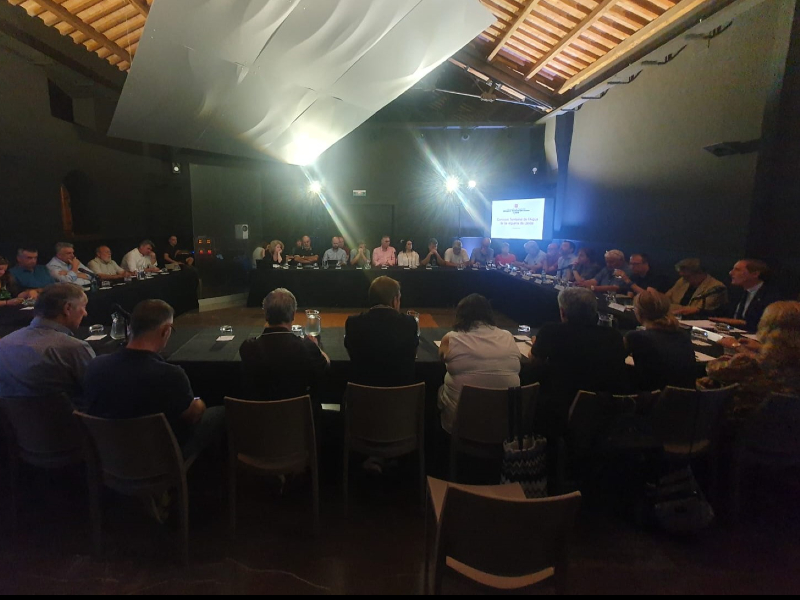 Imatge de la primera reunió de la comissió territorial de la vegueria de Lleida de la Taula Nacional de l'Aigua, coordinada per la delegada del Govern, Montse Bergés
