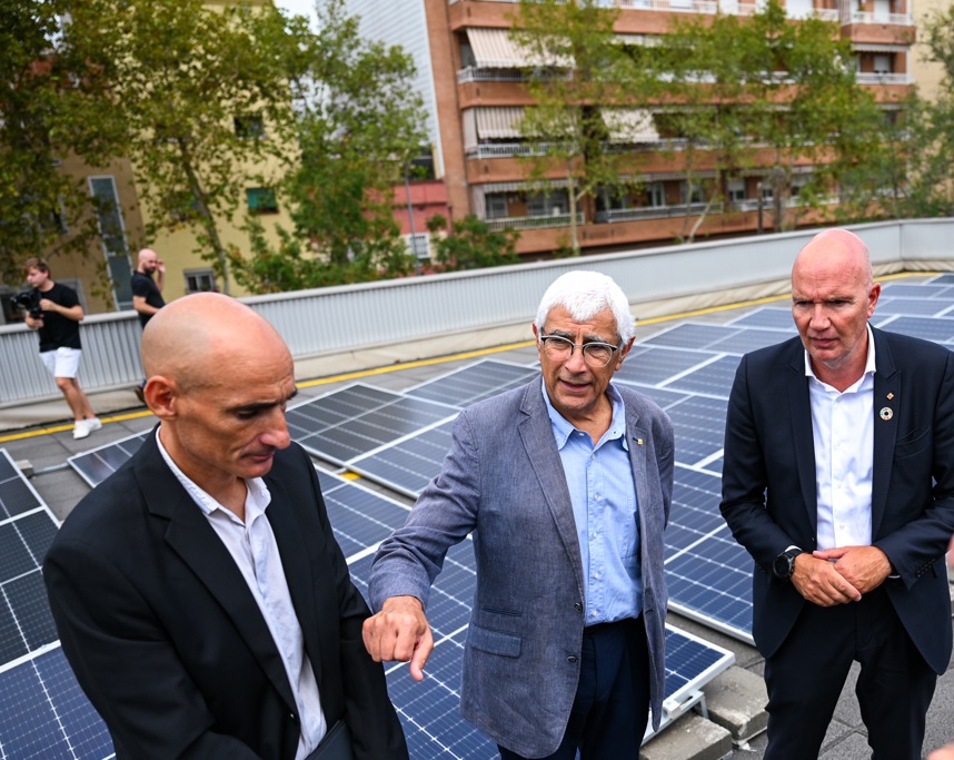 Imagen del artículo El Govern fa un pas endavant en la consolidació de l'autoconsum amb la instal·lació de plaques solars fotovoltaiques als CAP i hospitals del SISCAT