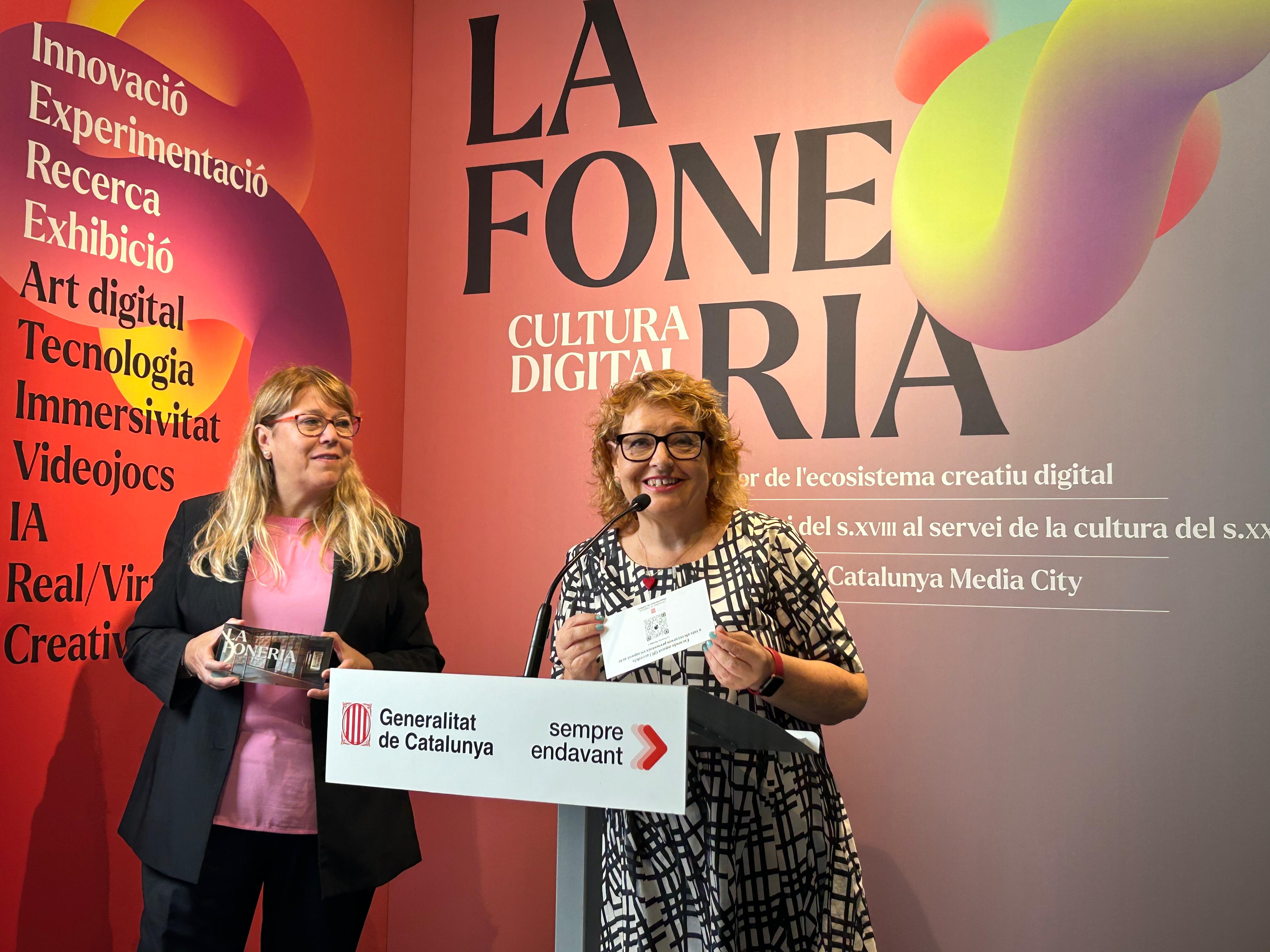 La consellera Natàlia Garriga i la directora general de Cultura Digital, Marisol López, presenten el projecte per a l'edifici de la Foneria de Canons de la Rambla. 