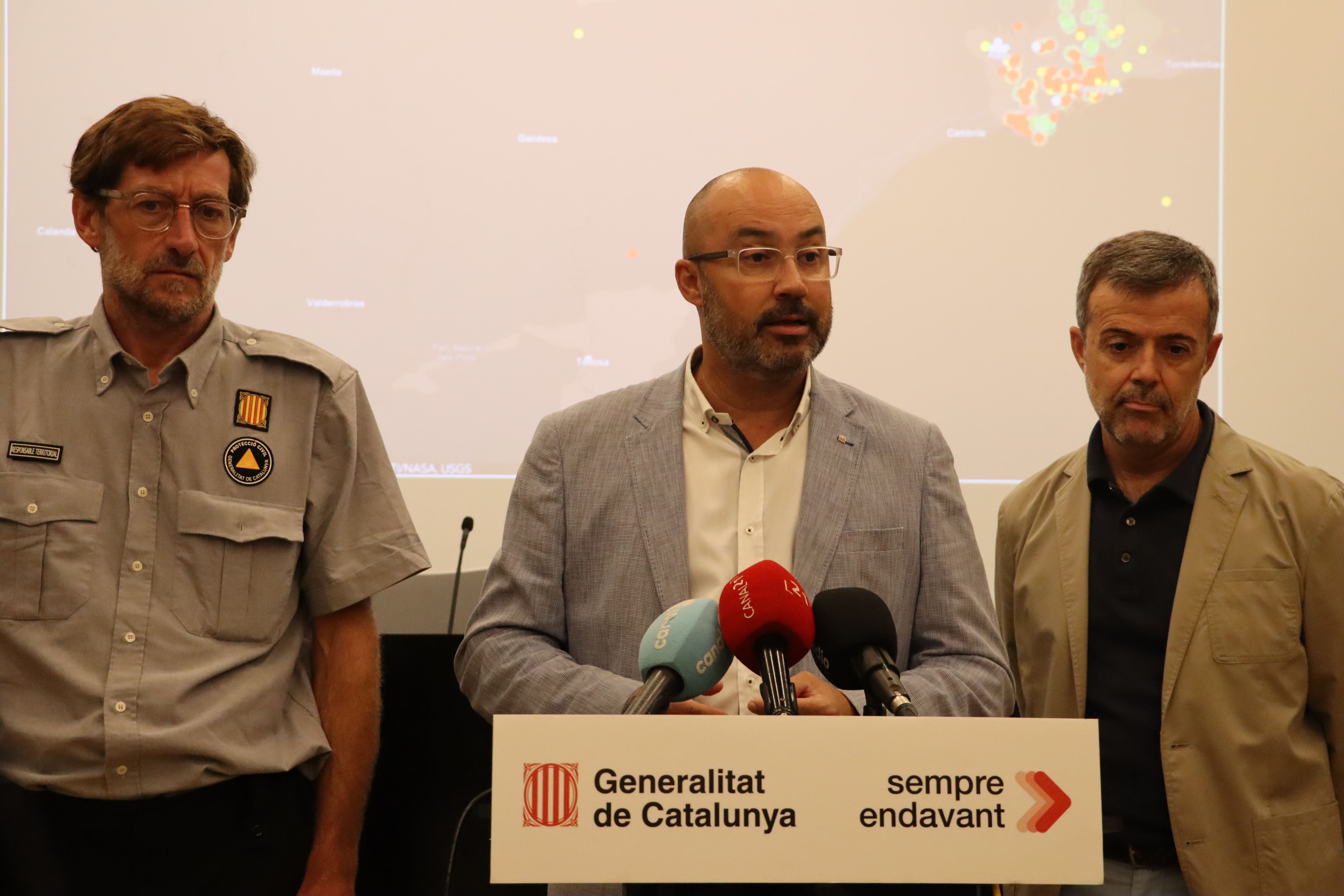 El delegat del Govern a les Terres de l'Ebre, Albert Salvadó Fernandez, el director dels Serveis Territorials d'Interior a les Terres de l'Ebre, Joan Juan Aixa, i el responsable de Protecció Civil a les Terres de l'Ebre, Rafel Prades Tena. 