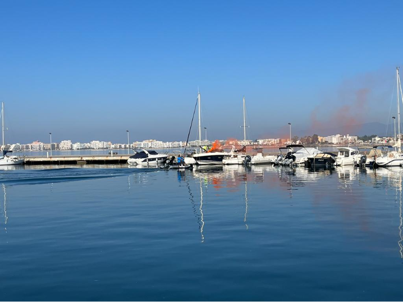 Imagen del artículo Simulacre d'incendi en una embarcació d'esbarjo al port de Roses
