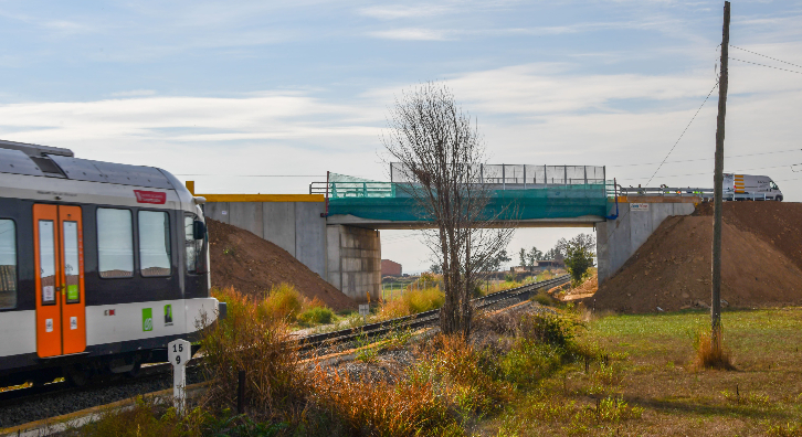 Imagen del artículo Ferrocarrils finalitza les obres d'un nou pas elevat sobre la línia Lleida - La Pobla a Térmens
