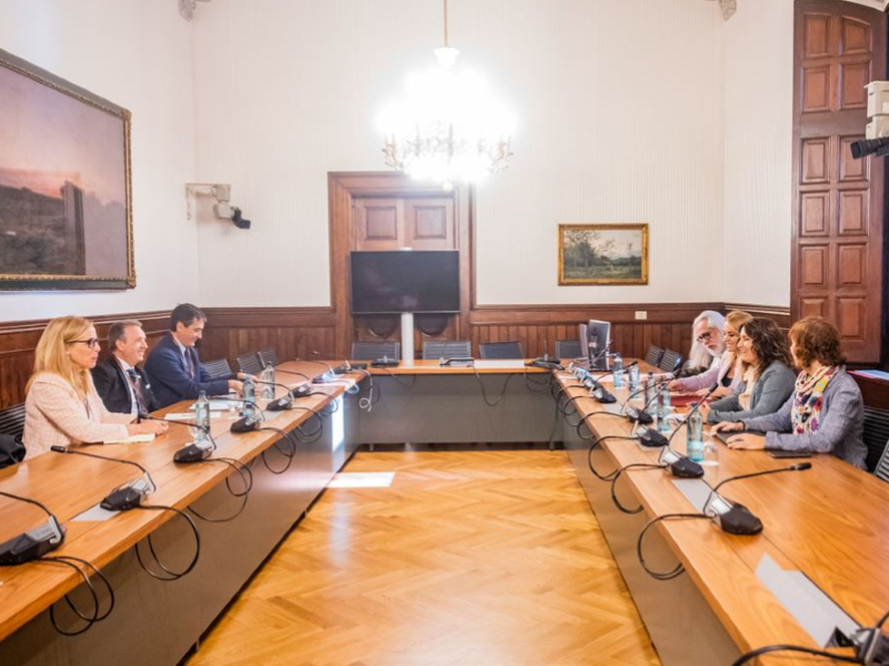 El Govern es reuneix amb la Cambra de Comerç de Barcelona i el Col·legi d'Economistes