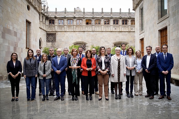 Foto de família dels integrants de la Comissió Bilateral Generalitat-Conselh Generau d'Aran
