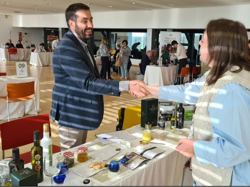 La Llotja de Lleida acull durant dos dies les reunions de la segona edició de l¿Olive Oil Business Forum, 
