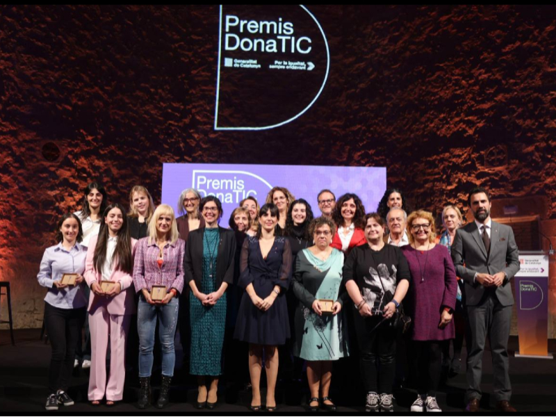 Foto de les guanyadores dels Premis DonaTIC 2023
