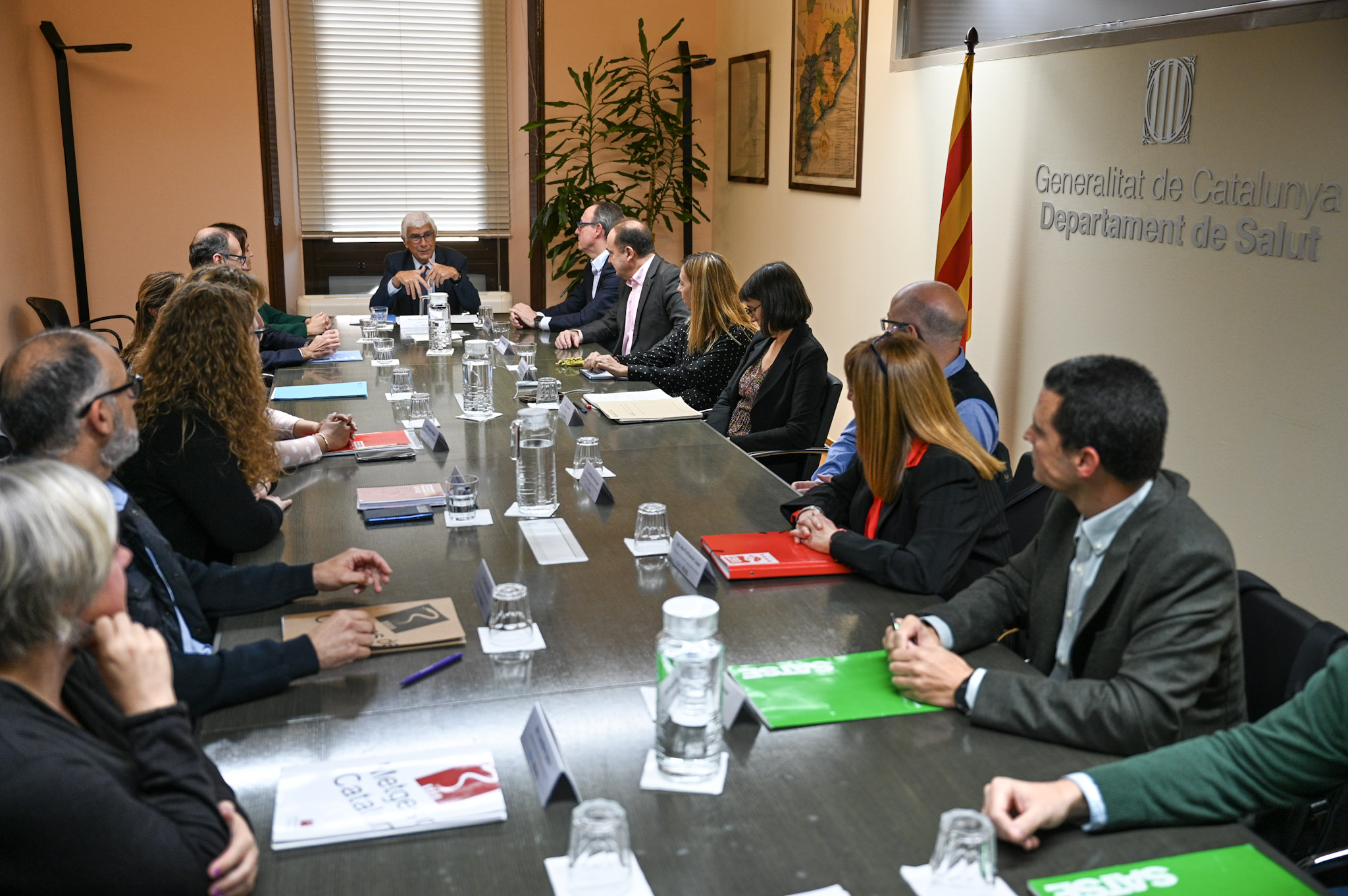 El conseller de Salut presideix  la reunió del Tercer Conveni de l'ICS al Departament amb representants de Salut, el director gerent de l'ICS i els portaveus de CCOO, UGT, SATSE i el Sindicat de Metges de Catalunya.