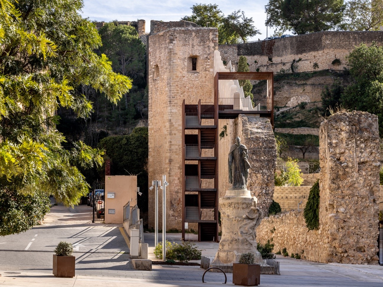 Tortosa recupera el pas de ronda medieval gràcies a la restauració de la muralla del Rastre 