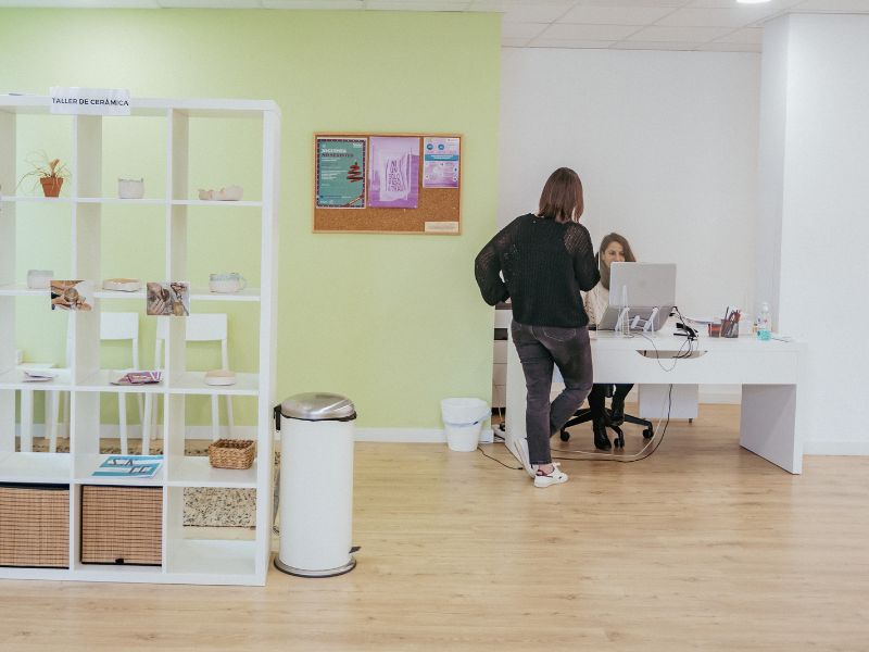 Servei públic de la xarxa d’atenció a les violències masclistes del departament d’Igualtat i Feminismes Servei públic de la xarxa d’atenció a les violències masclistes del departament d’Igualtat i Feminismes