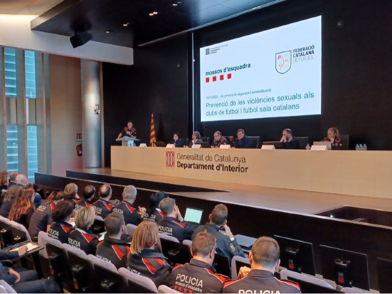 Imagen del artículo Els Mossos i la FCF celebren una jornada formativa sobre la prevenció de violències sexuals als clubs de futbol i futbol sala catalans