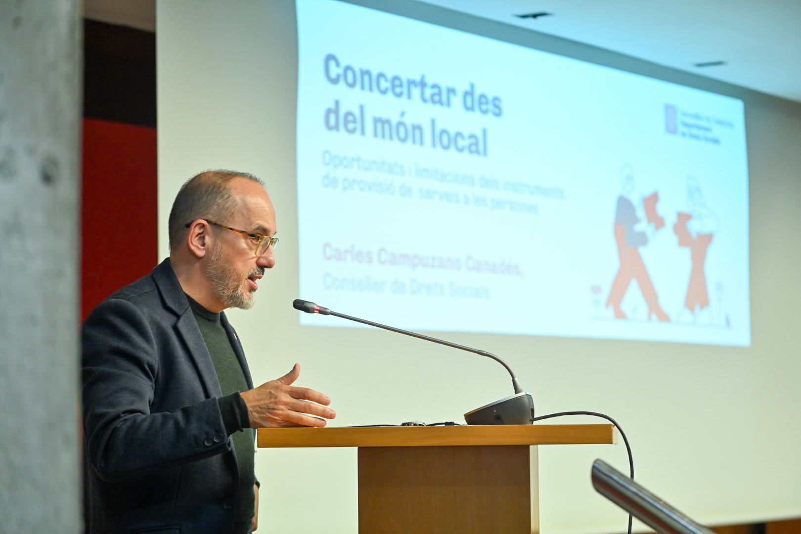 El conseller Carles Campuzano durant el seu discurs.
