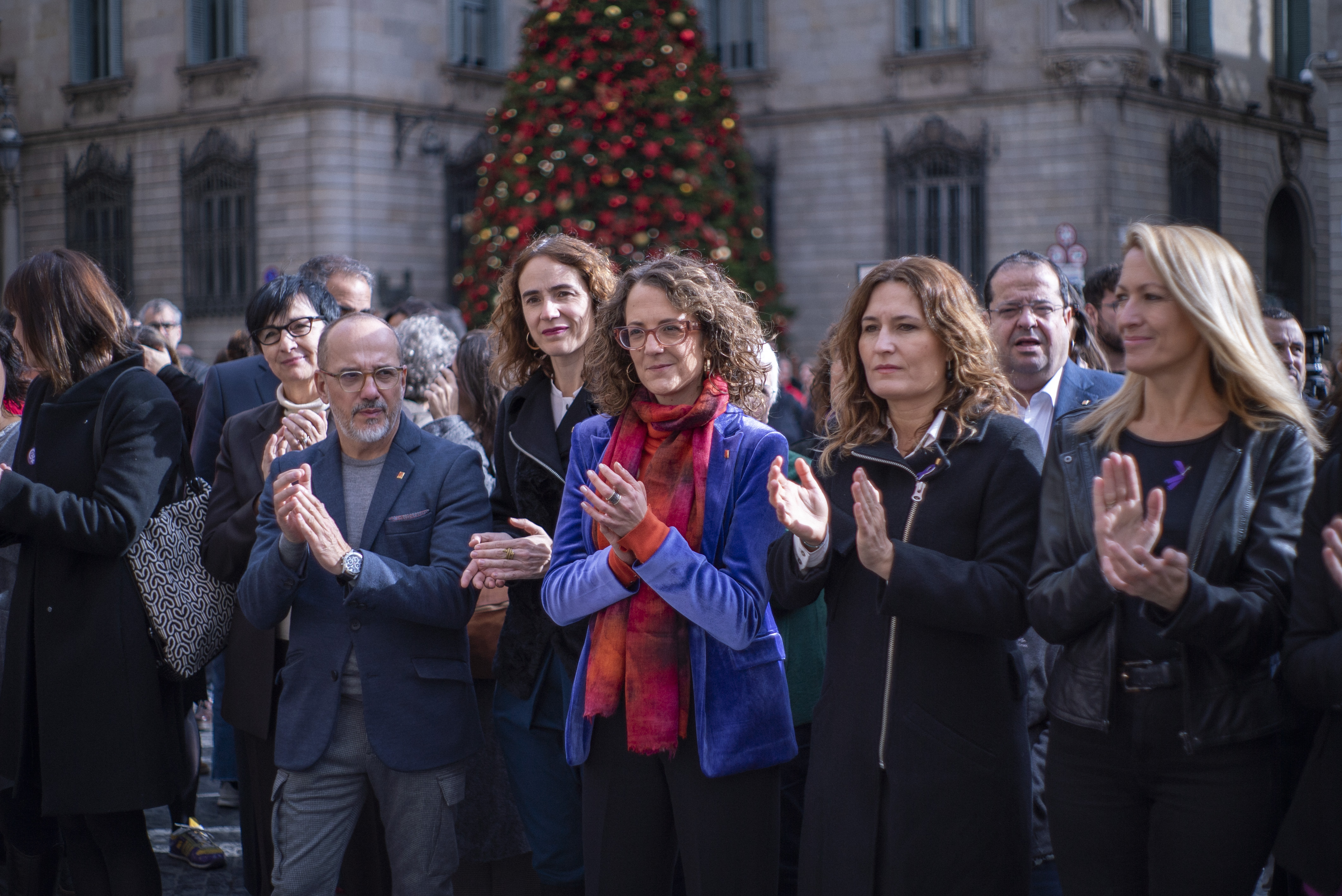L'acte ha reunit membres del Govern, Parlament, Ajuntament i Diputació de Barcelona, així com del govern de l’Estat a Catalunya. 