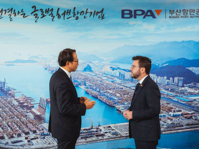 El president amb el president del Port de Busan. Fotografia: Arnau Carbonell