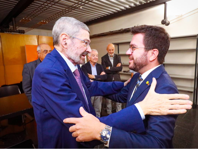 El president Aragonès amb Joan B. Culla el passat 21 de setembre (Fotografia: Jordi Bedmar)