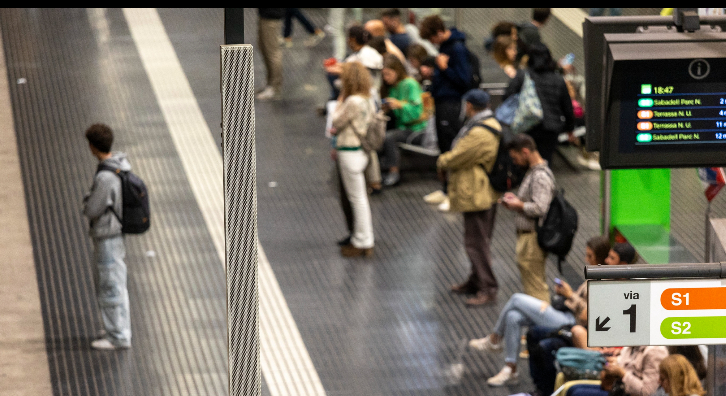 Imagen del artículo Ferrocarrils instal·la megafonia intel·ligent a una trentena d'estacions per garantir la sonoritat dels missatges durant el pas de trens