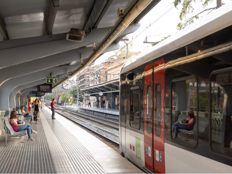 Imagen del artículo Ferrocarrils i AMTU signen un acord de col·laboració per promoure l'ús del transport públic i una mobilitat més sostenible