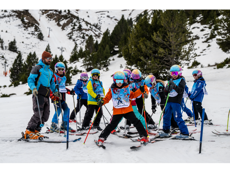 Imagen del artículo El Govern acosta els esports d'hivern a 2.600 alumnes de totes les escoles del Pirineu a través del programa Esport Blanc Escolar