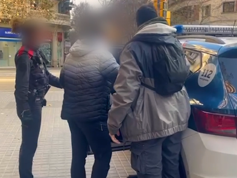 Imagen del artículo Els Mossos d'Esquadra detenen un home que robava a farmàcies de l'Eixample de Barcelona