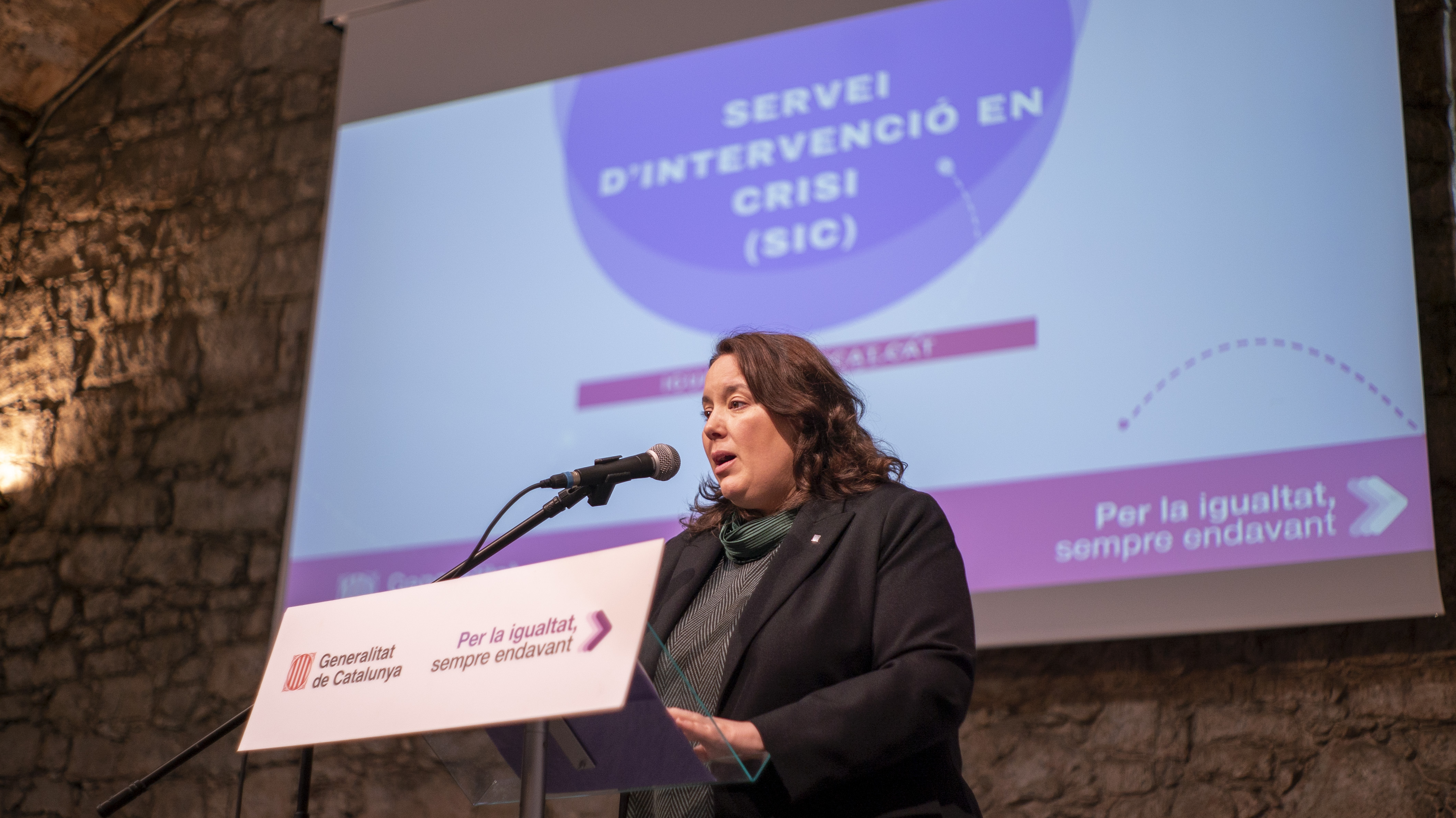 La directora general per a l’Erradicació de les Violències Masclistes, Laia Rosich Solé, durant la presentació del Servei d'Intervenció en Crisi.