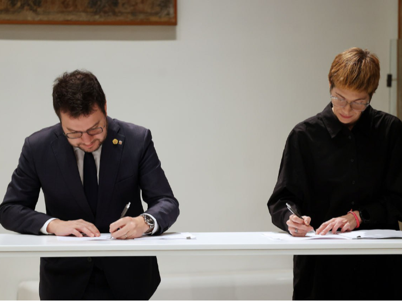 El president Aragonès i la presidenta de la CCMA, signen el contracte programa