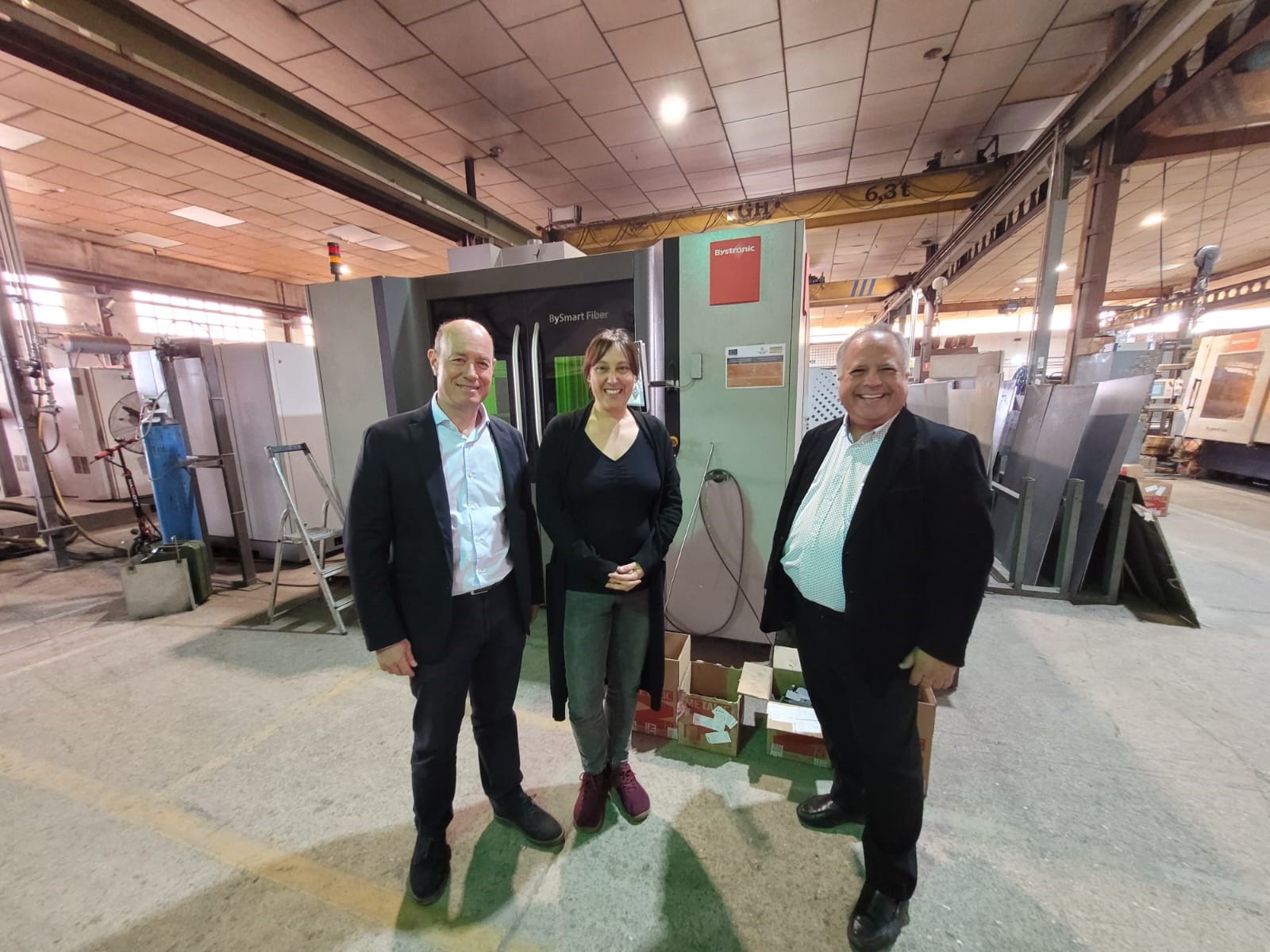 La directora de l'ICAEN, Marta Morera, amb el director general de Metalic, Jordi Rull, i el cap de la divisió de Gestió Energètica de l'ICAEN, Juanjo Escobar